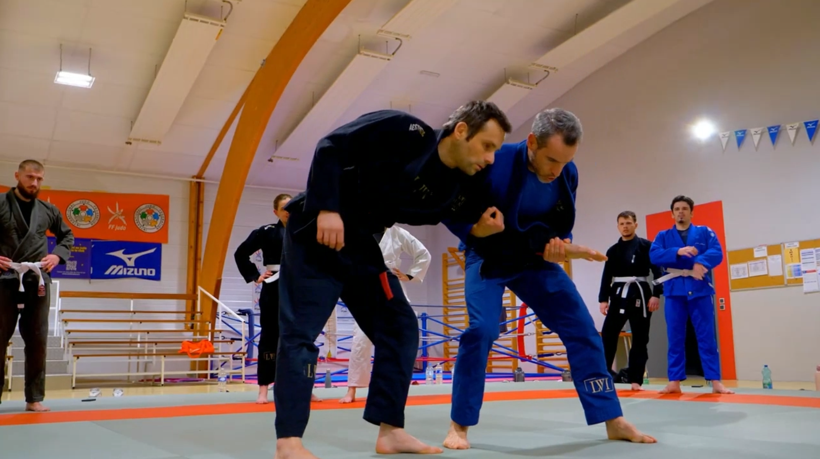 Fabrice et Benjamin, professeurs de Jiu-Jitsu Brésilien en démonstration technique pendant un cours adulte à la Skol Emgann.